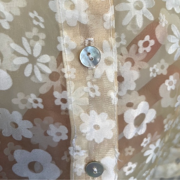 Pastel yellow vintage floral point collar abalone shell button down blouse - Picture 2 of 8